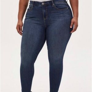 Torrid Sky High Skinny Jeans size 22